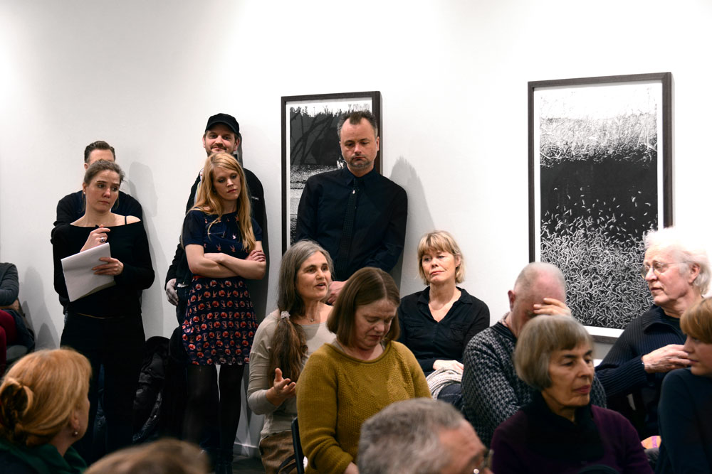 Fra temakvelden 11. februar - i bakgrunnen bilder fra Mattias Härenstams utstilling «Rekonstruksjon»